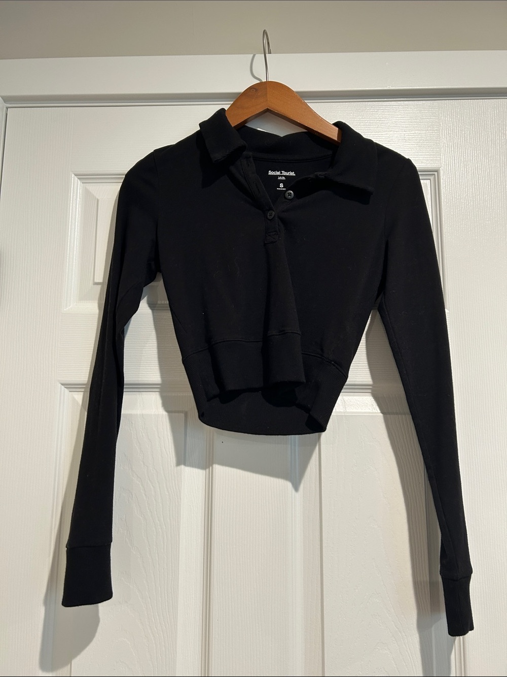 Social Tourist Black Long-Sleeve Cropped Polo